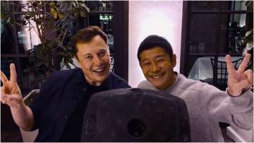 Elon Musk with Yusaku Maezawa