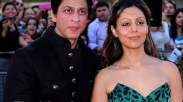 Gauri, fond of throwback pics, shares another one with Shah Rukh Khan & its unmissable!