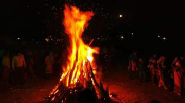 Vastu Tips: Light fire in 'Holika Dahan' in this way to attract profit in business