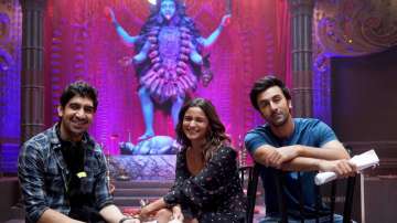 Alia Bhatt is all smiles with her 'magical boys' Ranbir Kapoor & Ayaan Mukherjee from Brahmastra set