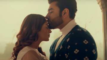 Paras Chhabra, Mahira Sharma's latest song Rang lageya showcases power of love; WATCH