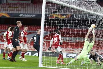 Europa League Q/Fs: Arsenal rue late equalizer; Man Utd beat Granada 2-0