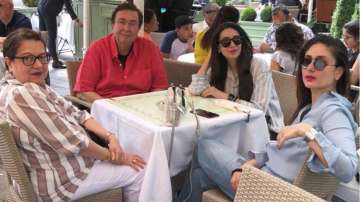 Randhir Kapoor, Kareena Kapoor Khan, Karisma Kapoor