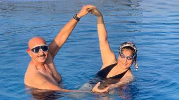 Rakesh Roshan drops flirtatious comment on wife Pinkie’s pool photo