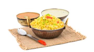 Eat Poha in breakfast for weight loss