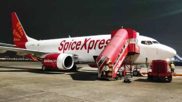 SpiceXpress airlifts 800 oxygen concentrators from Hong Kong to Delhi.