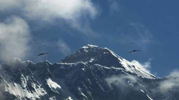 Coronavirus fails to deter hundreds of climbers on Mount Everest