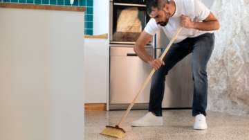 Vastu Tips: Never keep broom or dustbin in north-east direction in the house