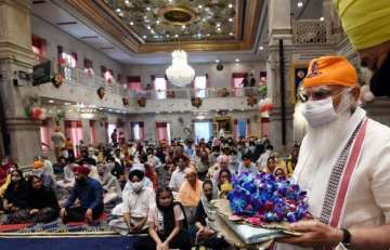 PM Modi visits Sis Ganj Gurudwara in Delhi