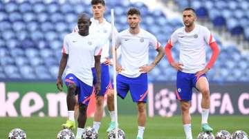 N’golo Kante, Kai Havertz, Christian Pulisic and Hakim Ziyech of Chelsea look on during the Chelsea FC Training Session ahead of the UEFA Champions League Final between Manchester City FC and Chelsea FC at Estadio do Dragao on May 28