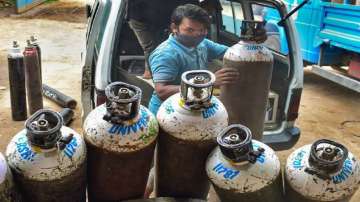 oxygen cylinders, cylinder seized, Madhya Pradesh, coronavirus pandemic, covid updates, rewa, satna,