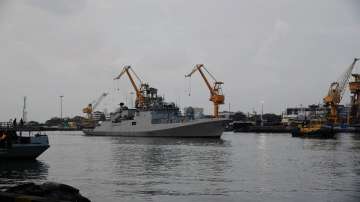 Samudra Setu II, Indian Navy, warship, Mumbai, 40 Metric Tonnes, liquid medical oxygen, oxygen cylin