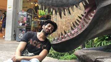 Kartik Aaryan shares witty demo of how corona slides into 'unmasked faces' | PIC