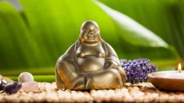 Vastu Tips: Know in which places it is inauspicious to keep idol of Laughing Buddha at home