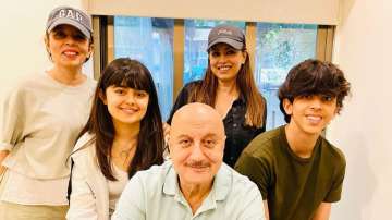 Mahima & her kids spend quality time with Anupam Kher
