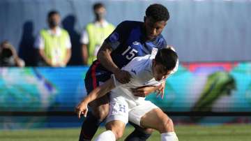 United States' Mark Mckenzie (15) pressures Honduras' Diego Rodríguez during the first half of a CONCACAF Nations League soccer semifinal Thursday, June 3