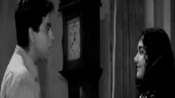 VIDEO: Dilip Kumar shares iconic scene with Vyjayanthimala from cult classic Devdas