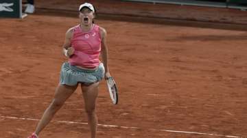 Poland's Iga Swiatek celebrates after defeating Ukraine's Marta Kostyuk during in fourth round match on day 9, of the French Open tennis tournament at Roland Garros in Paris, France, Monday, June 7