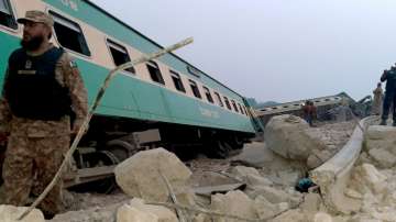 pakistan train accident 