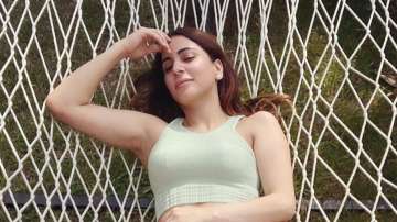 Kundali Bhagya actress Shraddha Arya relaxes with Rishi Kapoor songs