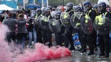 euro 2020 riot, england fans riot, london police, 