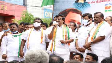 Leader KS Alagiri led a protest rally near the Rajiv Gandhi statue at Chinnamalai towards the Governor's House.