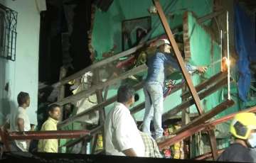 Building collapses in Mumbai, fireman among 6 injured