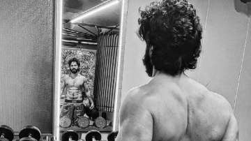 Varun Dhawan to say goodbye to long hair, beard as 'Bhediya' shoot nears end