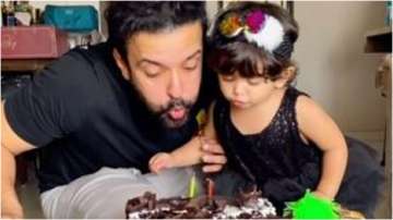 Aamir Ali with daughter