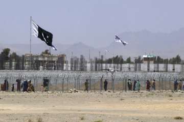 Pakistan closes Chaman border point taken by Taliban