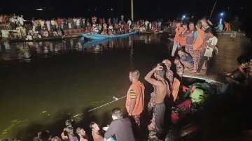 Boat sinks, Bangladesh, pond, 21 dead, several missing passengers, latest international news updates
