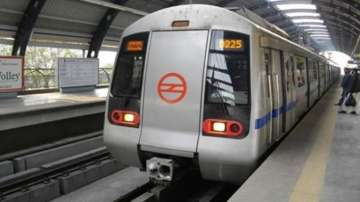 Woman 'accidentally' falls on Delhi Metro tracks, suffers minor injuries