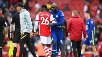 Romelu Lukaku of Chelsea shakes hands with Folarin Balogun of Arsenal
