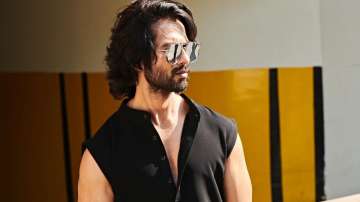 VIDEO: Shahid Kapoor reminisces playing cricket on sets of 'Jersey'