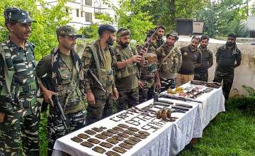 bsf, indo-pak border, border security force, smuggling, terrorism, assault weapons, weapon cache, ca
