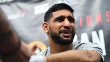 Boxing star Amir Khan 'kicked off' flight for complaint on face mask