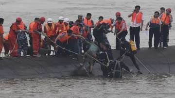 eight killed, seven missing, boat overturns, China, latest international news updates,Zangke River, 