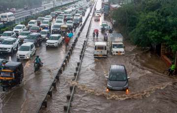 Incessant rain lashes parts of Delhi-NCR, waterlogging in several areas