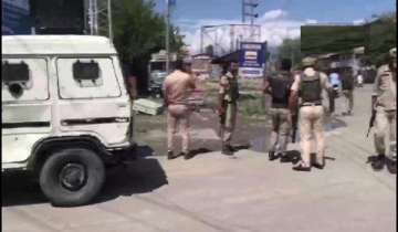 Jammu and Kashmir: CRPF trooper, woman injured in Srinagar grenade attack