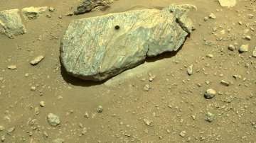 NASA's Mars rover makes 2nd attempt to pick up rock sample