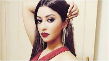 Payal Ghosh escapes 'acid attack'