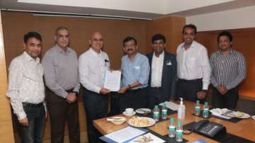 Major theatre chains representatives meet Sanjay Raut 