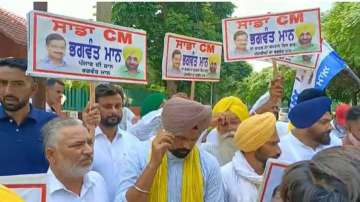 Supporters of Aam Aadmi Party's Punjab President Bhagwant Mann staged a protest outside the official residence of party's Leader of Opposition Harpal Singh Cheema in Chandigarh