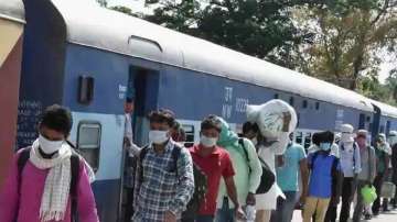 train robbery, thiruvananthapuram, nizamuddin express, train passengers robbed, 3 women train passen