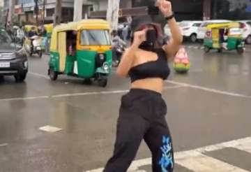 Indore traffic signal dance viral video
