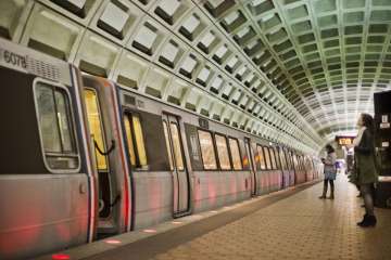 man stabs people on train