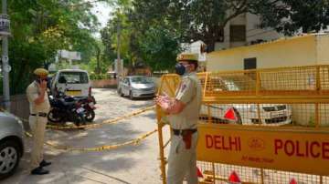 delhi police constable fired