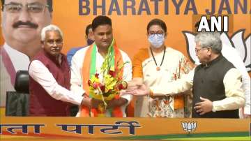 Independent MLA Ram Singh Kaira from Uttarakhand's Bhimtal joins BJP