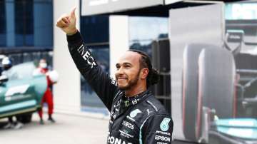F1: Lewis Hamilton takes pole for Turkish GP ahead of Valtteri Bottas