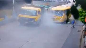 mumbai bus collision